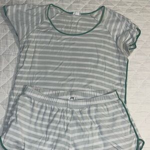 Light green lake pajamas size XL